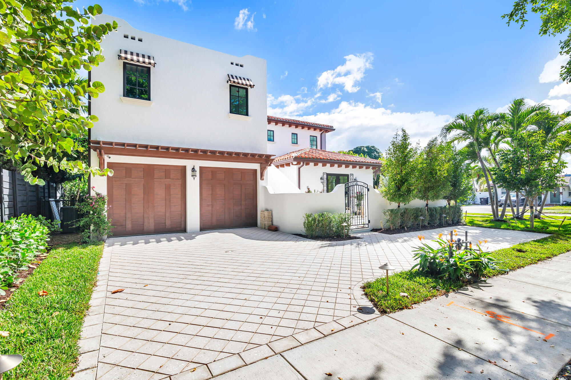 265 Marlborough Road West Palm Beach, FL 33405 - Photo 67 of 77 a front view of a house with garden