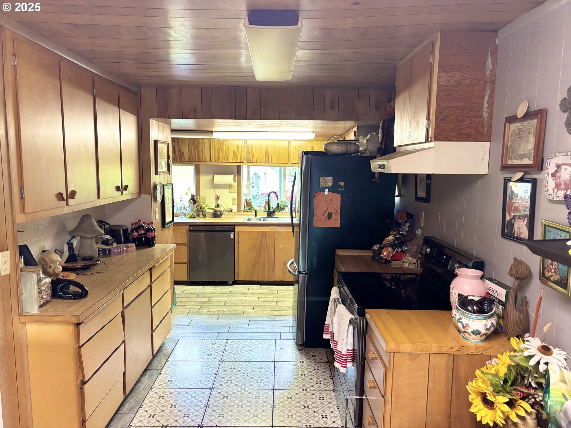 465 North 8th Street Lakeside, OR 97449 - Photo 8 of 38 Kitchen