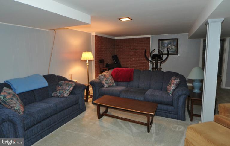 500 Marshall Road Southwest Vienna, VA 22180 - Photo 22 of 30 Family Room
