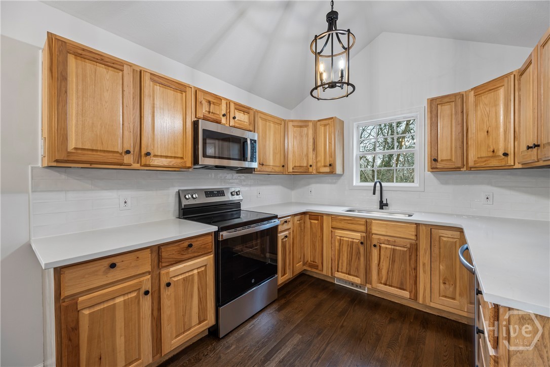 475 Hilltop Way Toccoa, GA 30577 - Photo 8 of 30