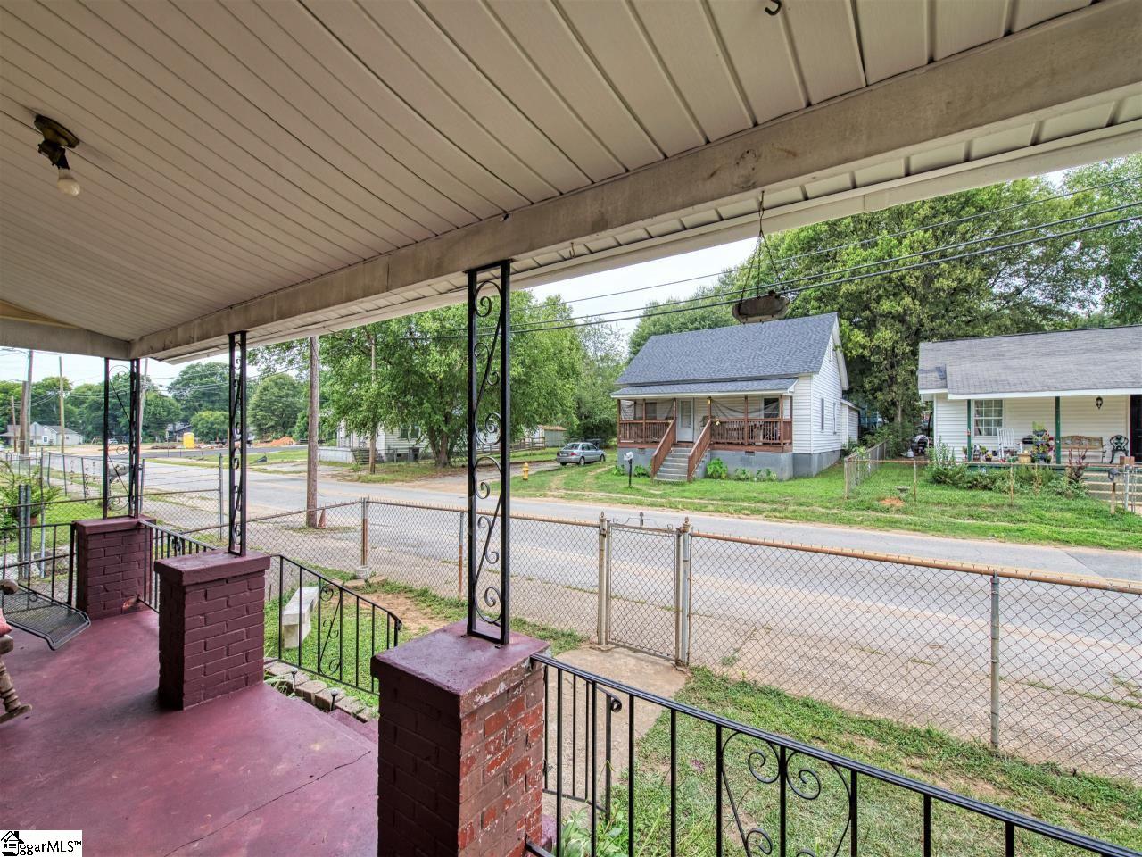 805 West Bramlett Road Greenville, SC 29611 - Photo 5 of 33 Gallery Image 5