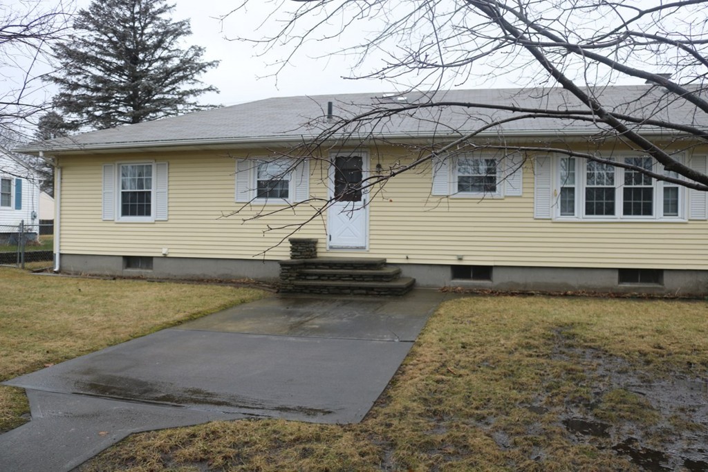 34 Arkwright Road Webster, MA 01570 - Photo 4 of 30 Gallery Image 4
