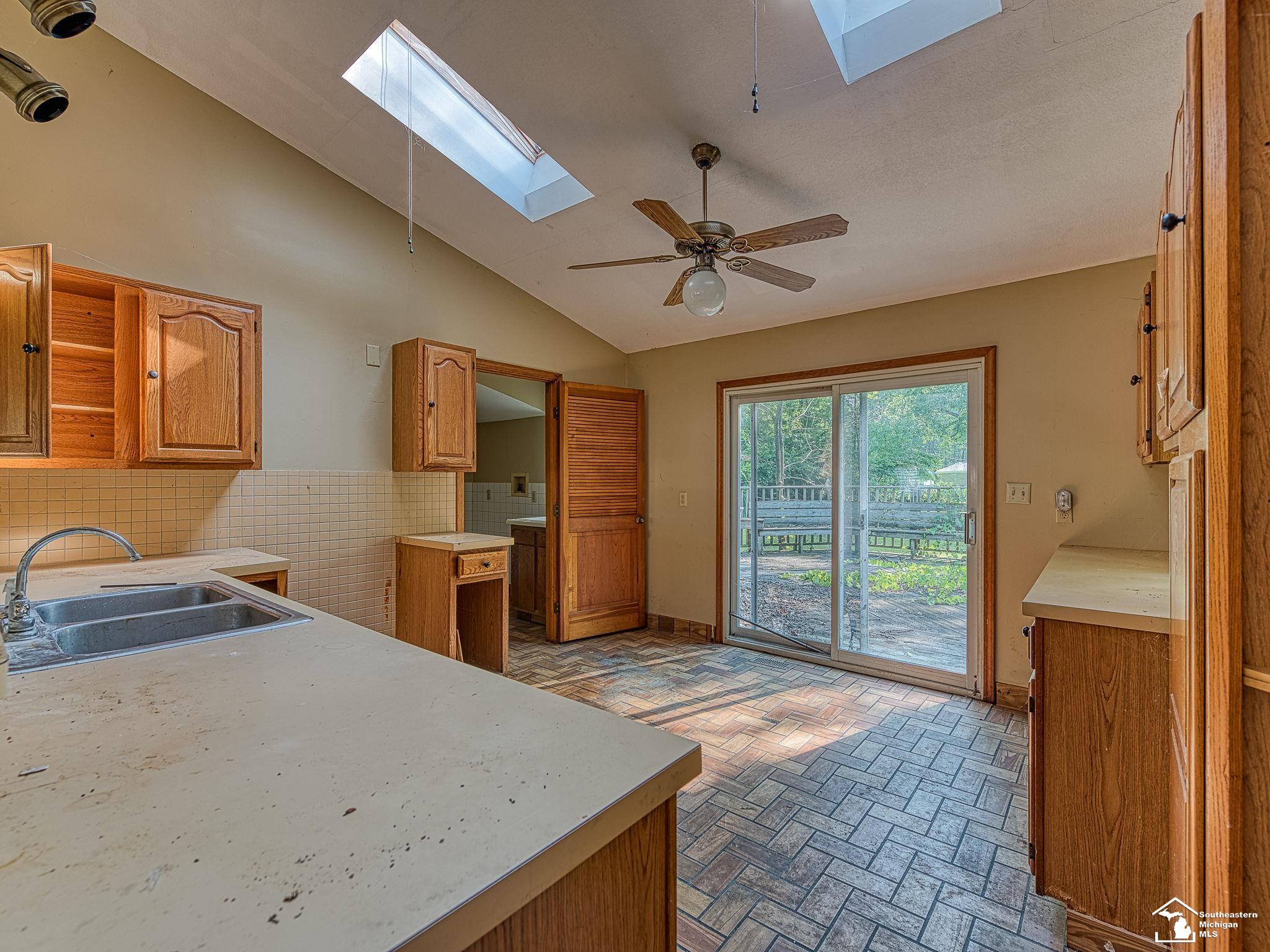 7546 Secor Road Lambertville, MI 48144 - Photo 10 of 33