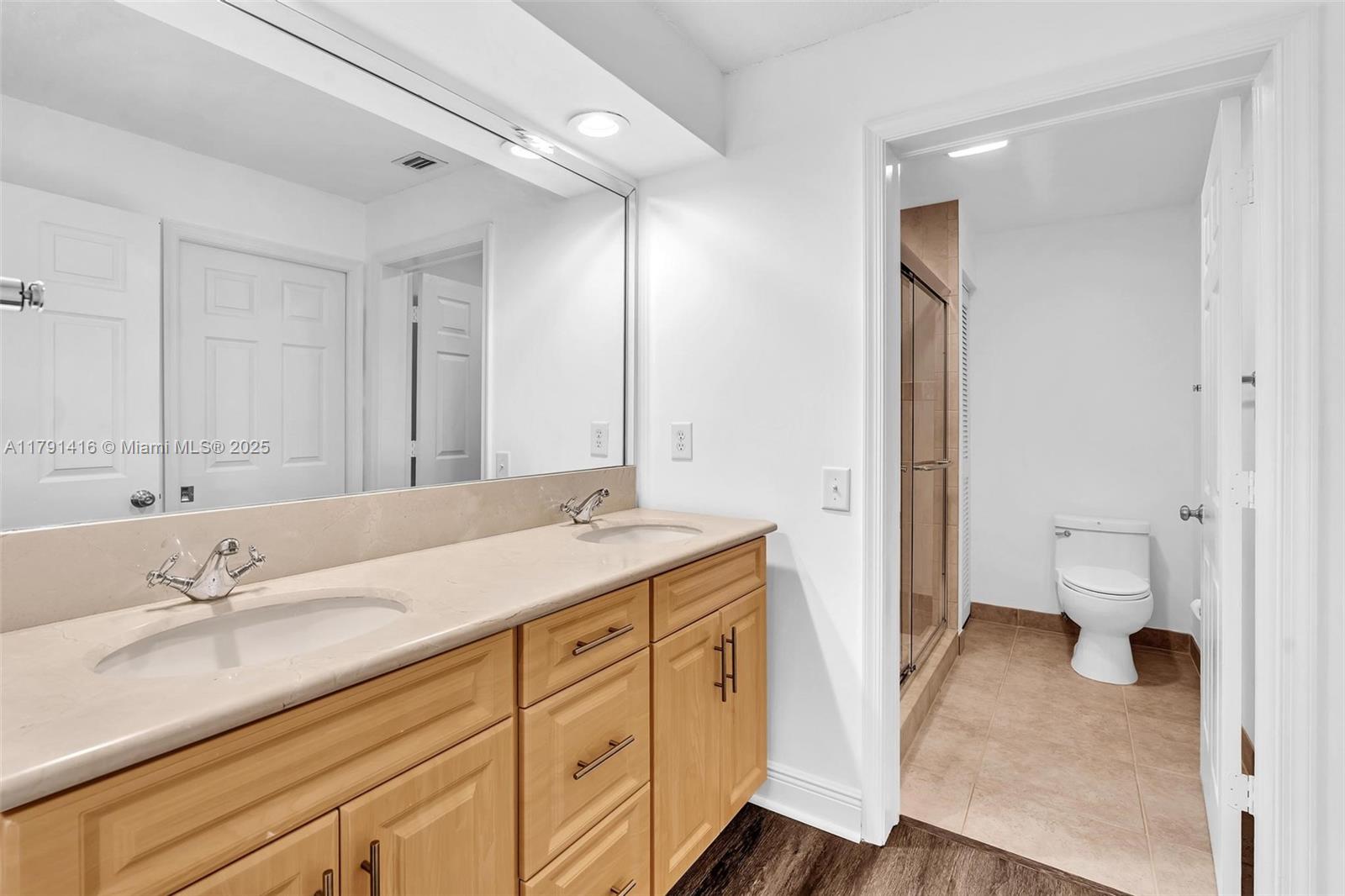 23140 Island View, Unit 3 Boca Raton, FL 33433 - Photo 27 of 33 upstairs bathroom with jack and jill doorways in and out