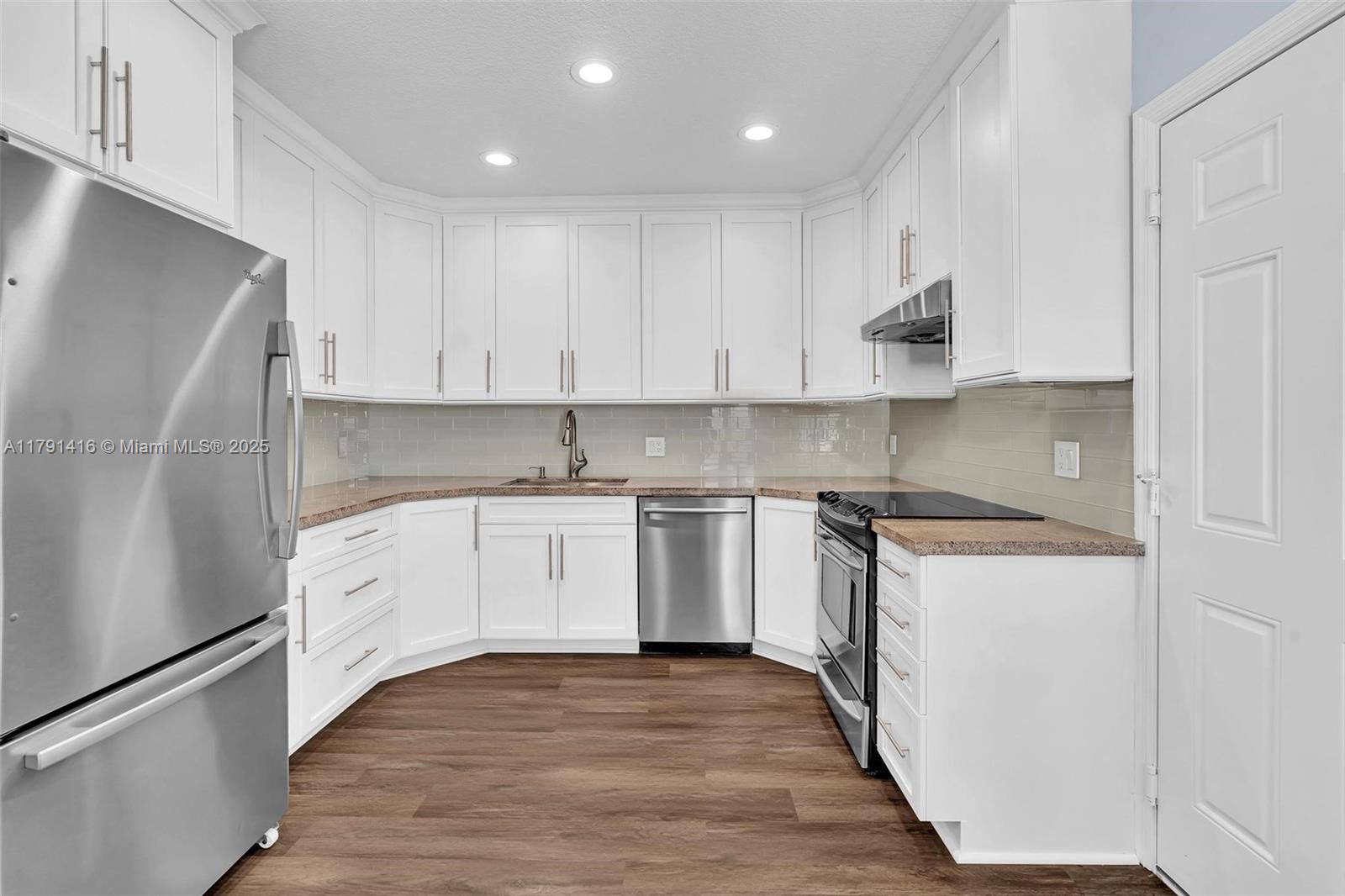 23140 Island View, Unit 3 Boca Raton, FL 33433 - Photo 5 of 33