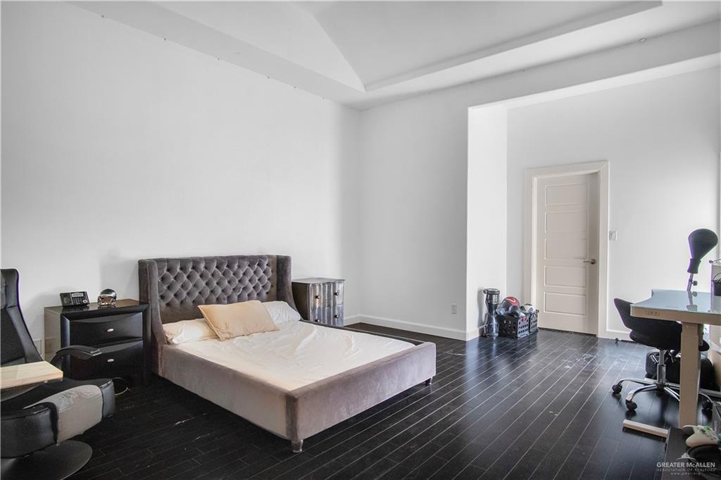 2806 Santa Laura Mission, TX 78572 - Photo 15 of 43 a living room with furniture and a wooden floor