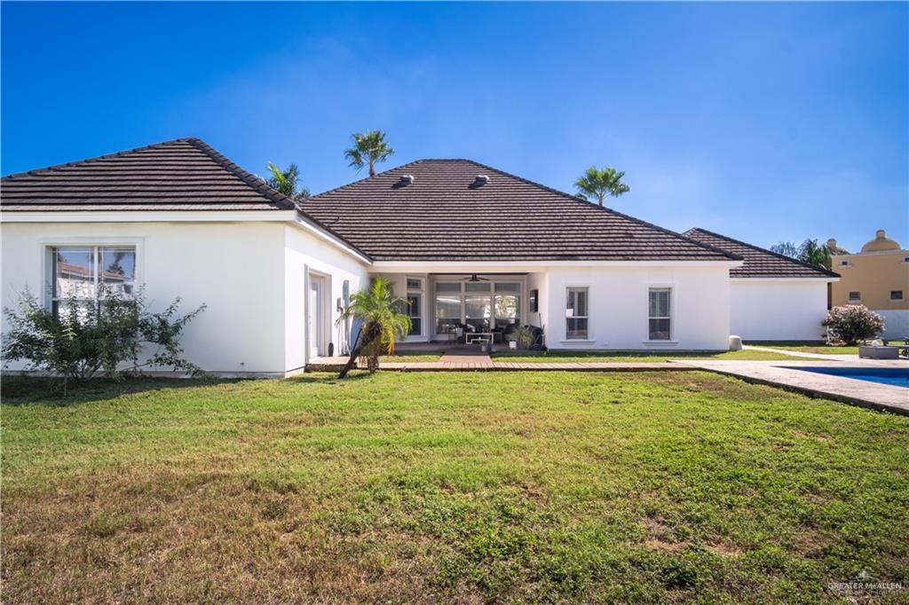 2806 Santa Laura Mission, TX 78572 - Photo 23 of 43 a view of a house with swimming pool and a yard