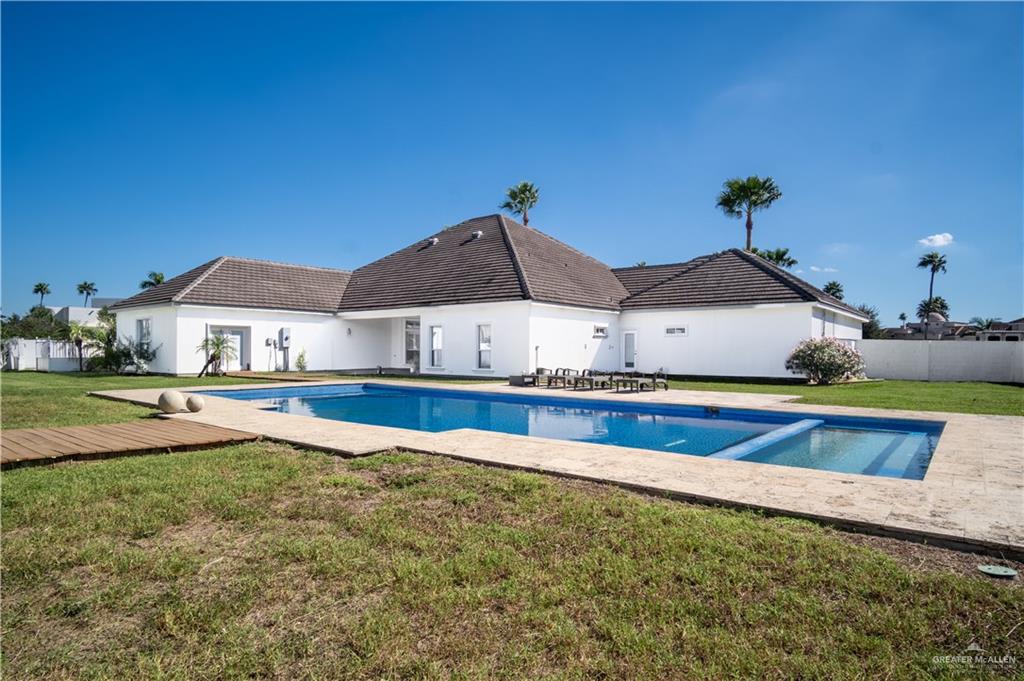 2806 Santa Laura Mission, TX 78572 - Photo 26 of 43 a view of house and yard with swimming pool