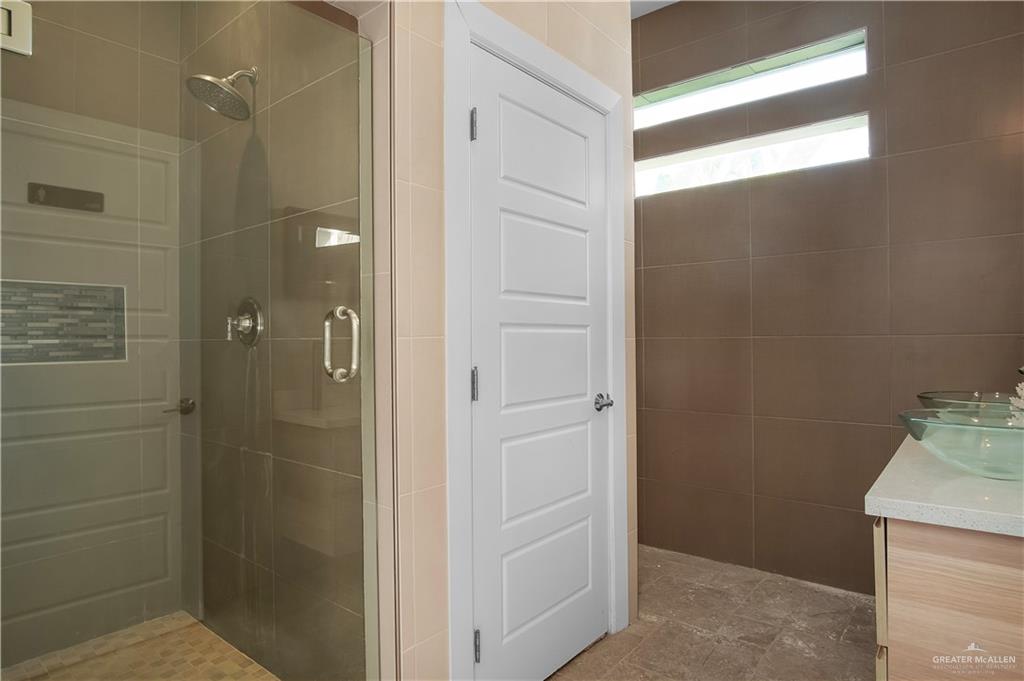 2806 Santa Laura Mission, TX 78572 - Photo 37 of 43 a bathroom with a shower