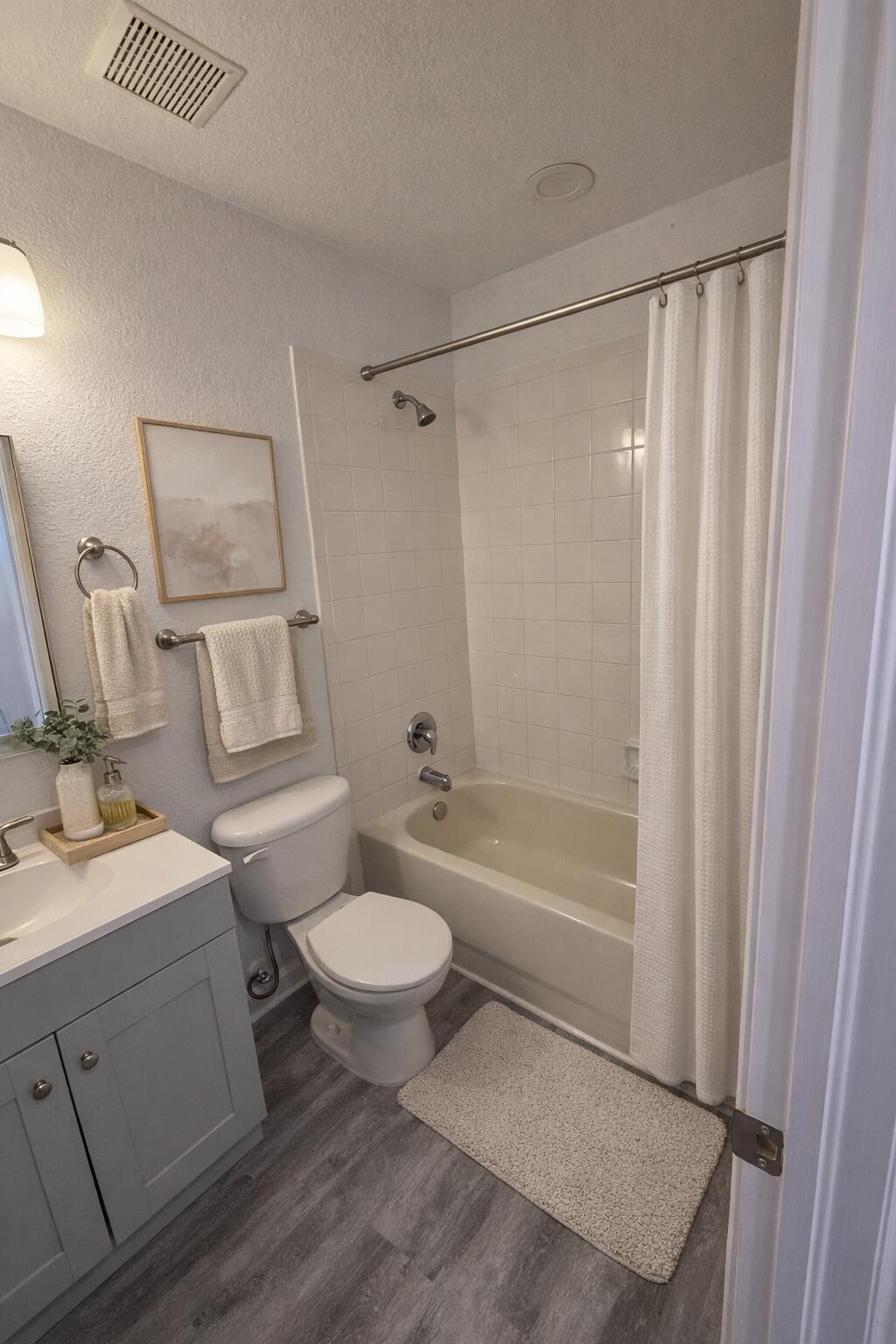 2035 Nassau Drive Riviera Beach, FL 33404 - Photo 4 of 14 Second bathroom