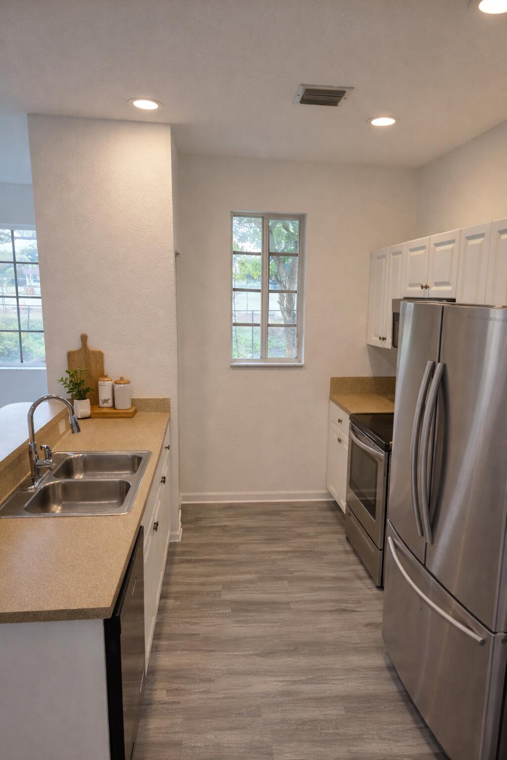 2035 Nassau Drive Riviera Beach, FL 33404 - Photo 8 of 14 Kitchen