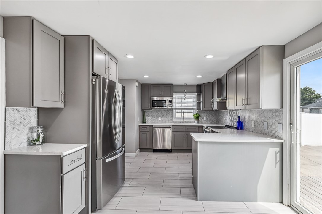 123 Scarborough Road Pawtucket, RI 02861 - Photo 6 of 21