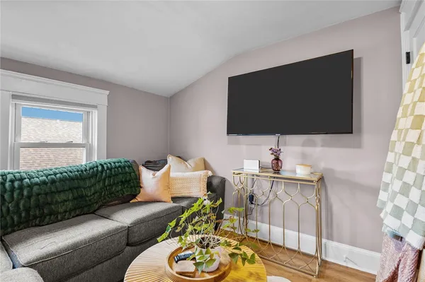 $1,300 | 86 Rochambeau Avenue, Unit 3, Providence, RI 02906