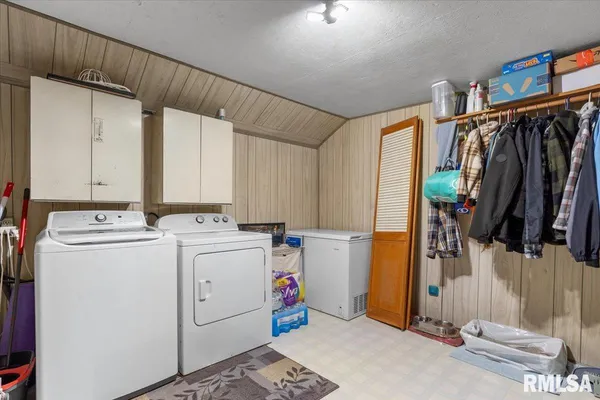 $120,000 | 325 West Jackson Street, Virden, IL 62690