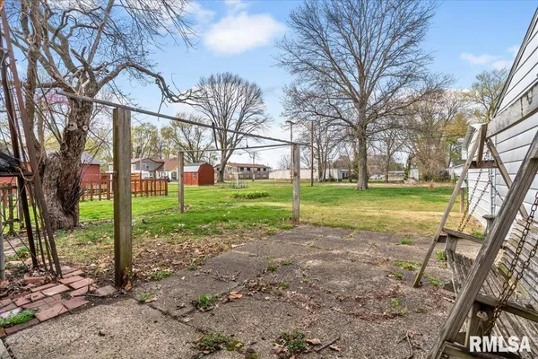 $120,000 | 325 West Jackson Street, Virden, IL 62690