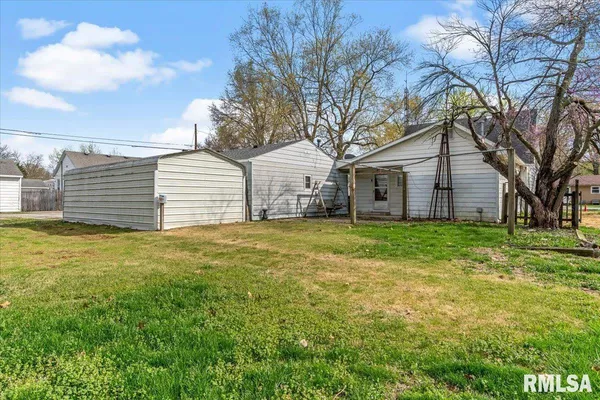 $120,000 | 325 West Jackson Street, Virden, IL 62690