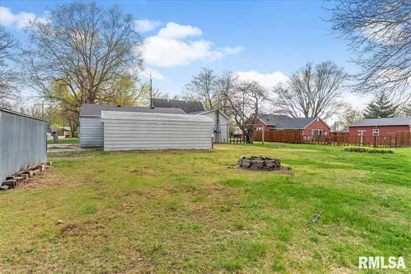 $120,000 | 325 West Jackson Street, Virden, IL 62690