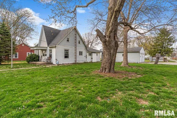 $120,000 | 325 West Jackson Street, Virden, IL 62690