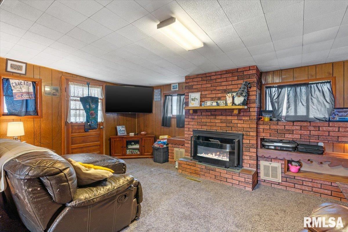325 West Jackson Street Virden, IL 62690 - Photo 7 of 30