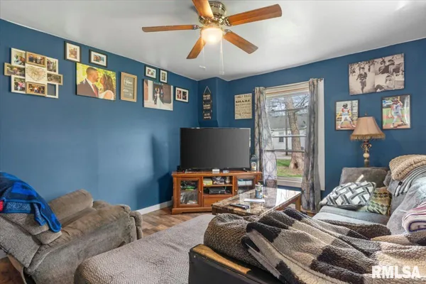 $120,000 | 325 West Jackson Street, Virden, IL 62690