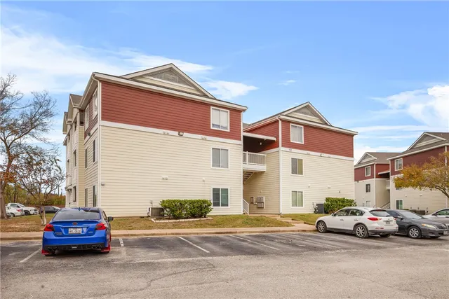 $209,000 | 525 Southwest Parkway, Unit 302, College Station, TX 77840