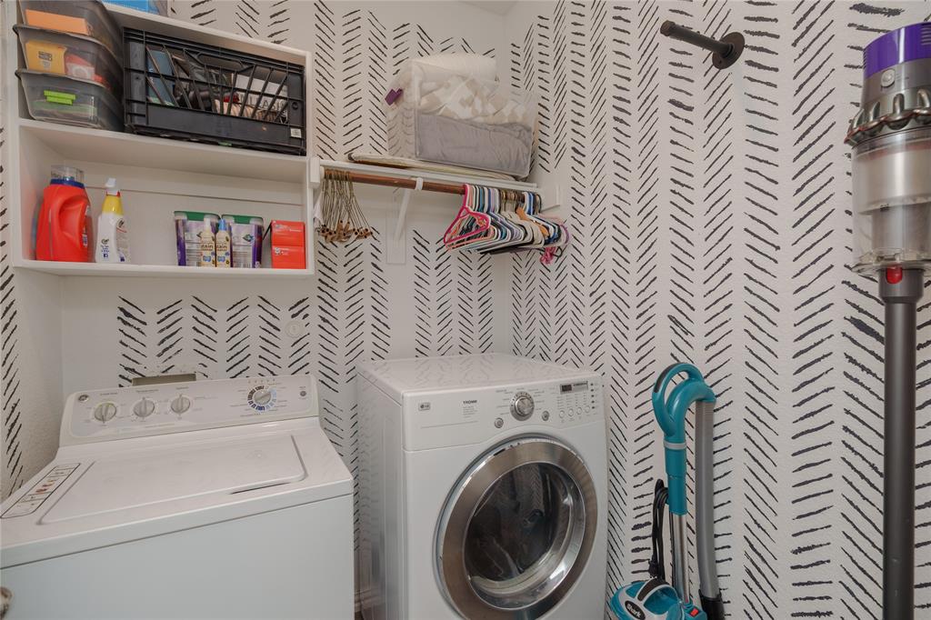 677 Ridgeback Trail Fort Worth, TX 76052 - Photo 29 of 40 a utility room with dryer and washer