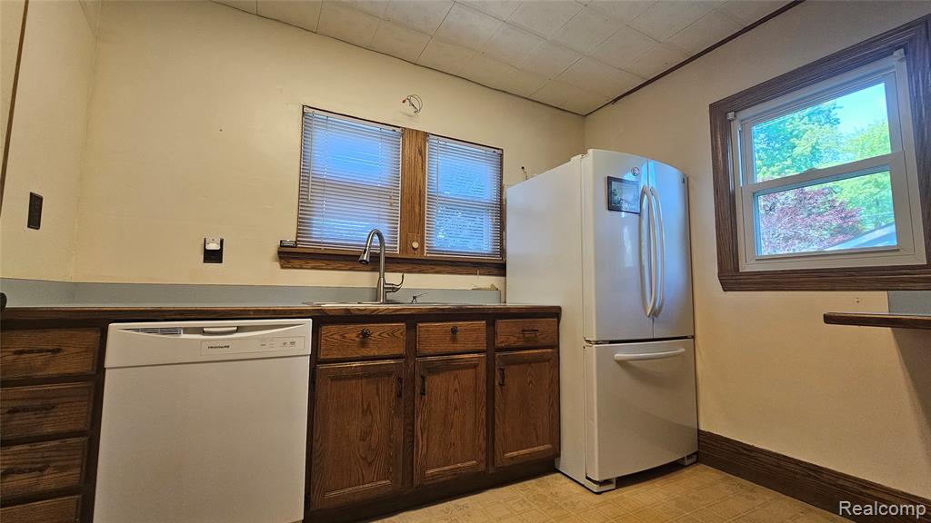 211 Starr Avenue Pontiac, MI 48341 - Photo 9 of 33