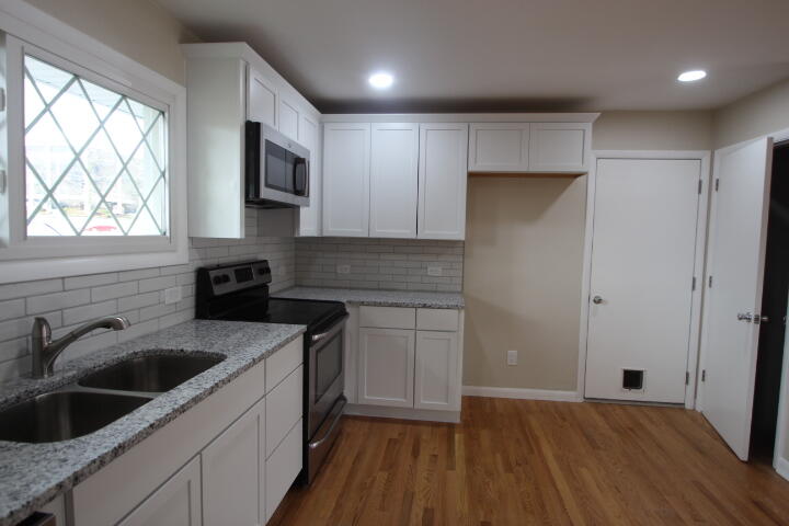 2316 Harrodsburg Road Lexington, KY 40503 - Photo 11 of 45 2316 Kitchen 10