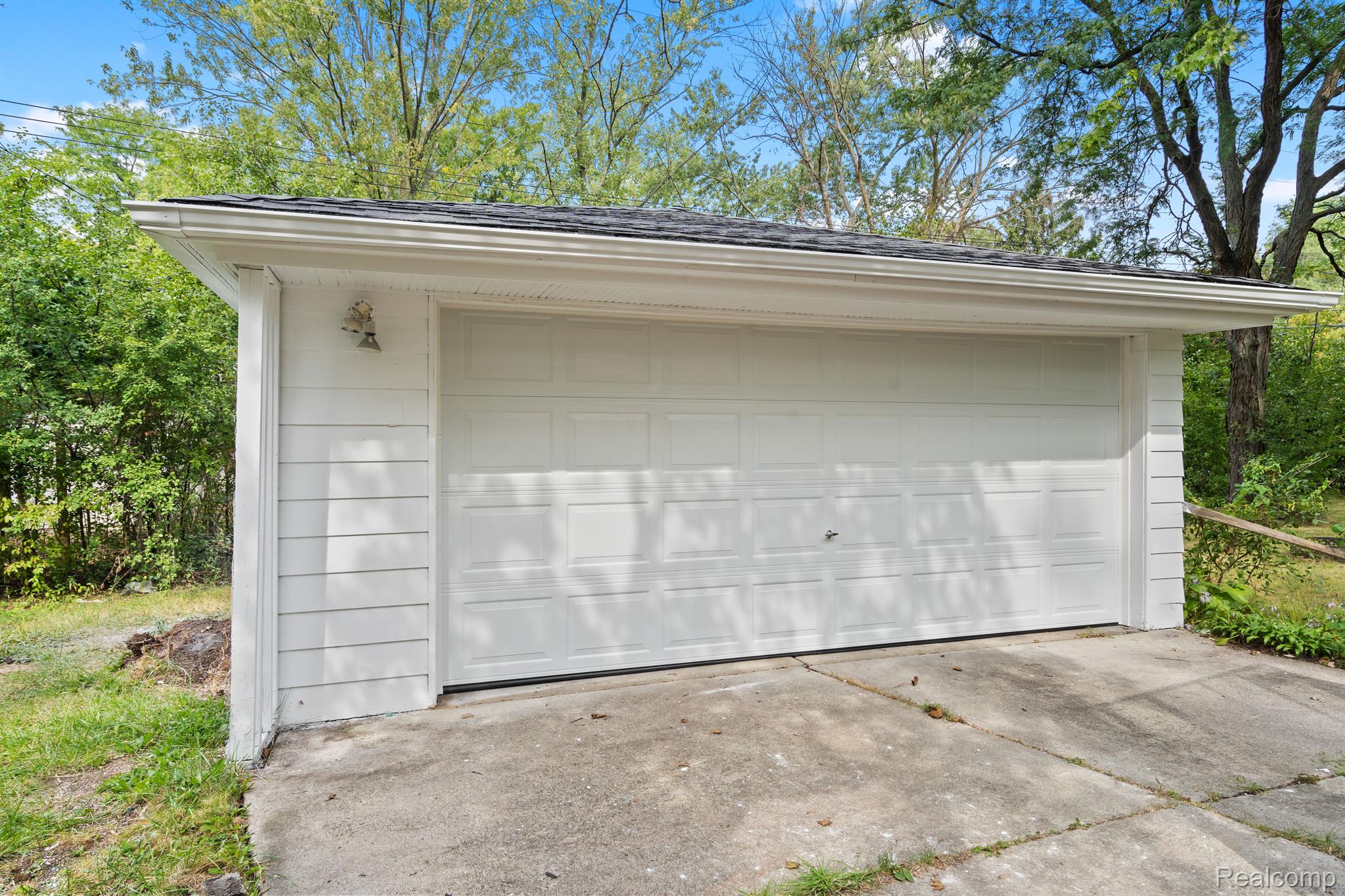 29377 Rambling Road Southfield, MI 48076 - Photo 3 of 18 Gallery Image 3