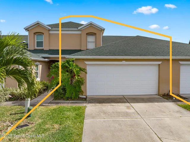 a view of backyard of a house