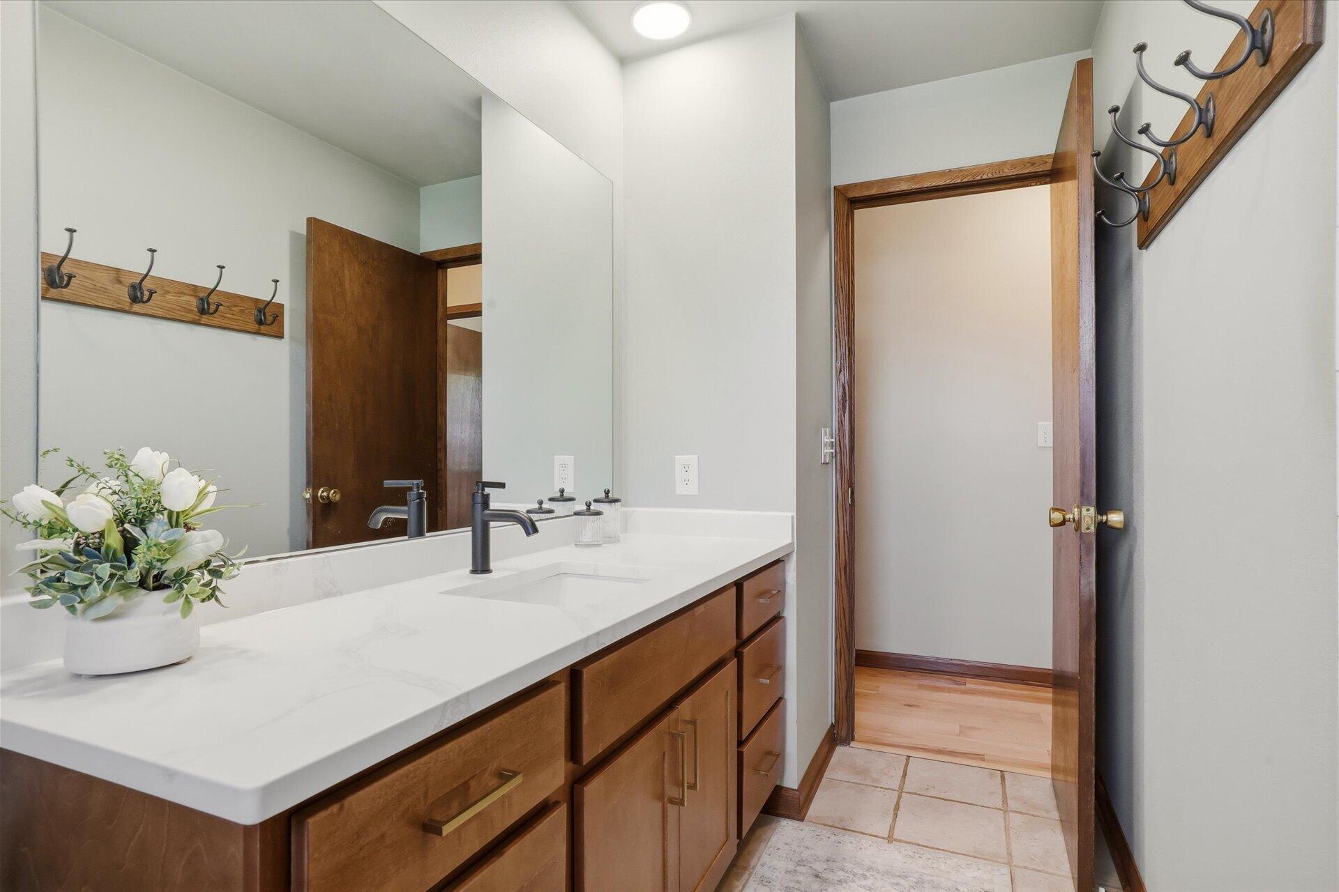 6085 Trail Ridge Drive Greendale, WI 53129 - Photo 18 of 34 Full Bathroom