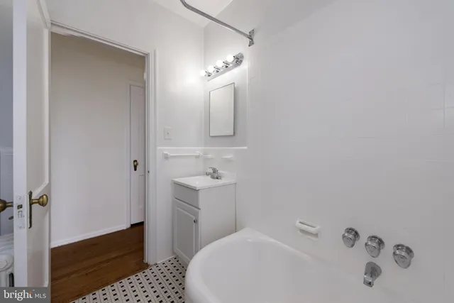 $1,563 | 7607 Eastern Avenue Northwest, Unit 202, Takoma Park, MD 20912