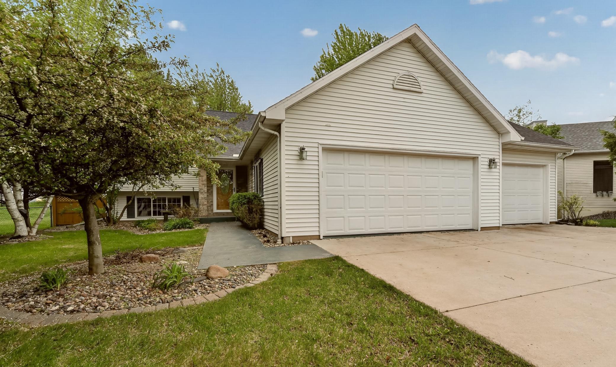 2516 Colleen Lane Northeast Rochester, MN 55906 - Photo 2 of 39