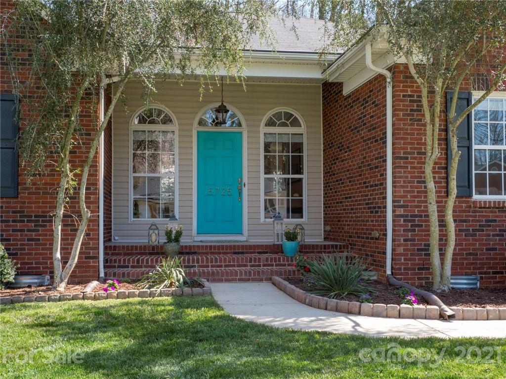 5725 Brookhaven Road Charlotte, NC 28210 - Photo 3 of 39 a front view of a house with garden