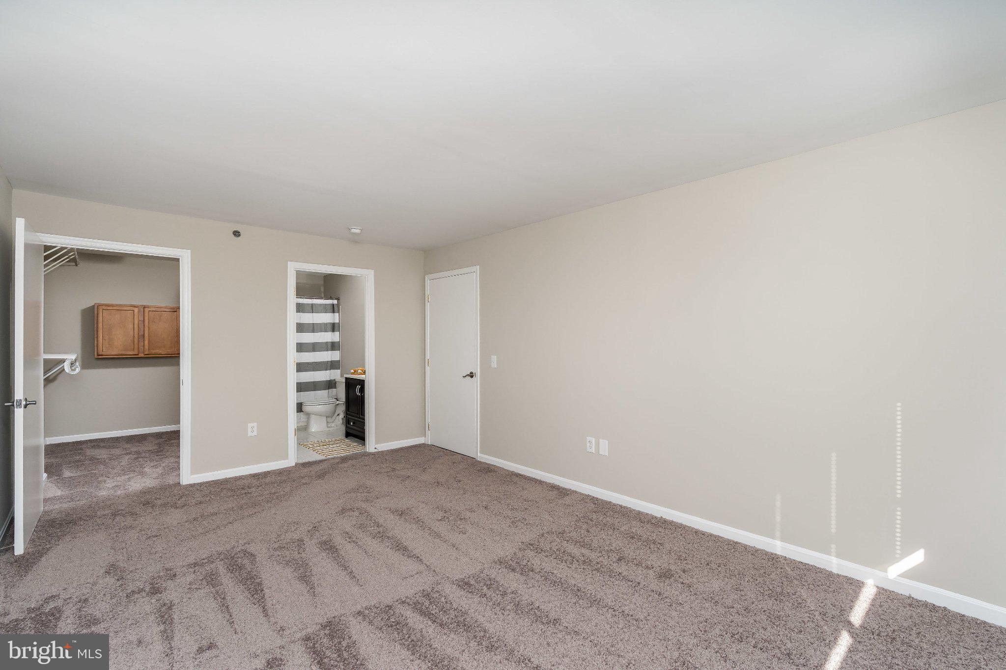 2702 Lighthouse Point East, Unit 532 Baltimore, MD 21224 - Photo 26 of 41 Spacious, light-filled living area.