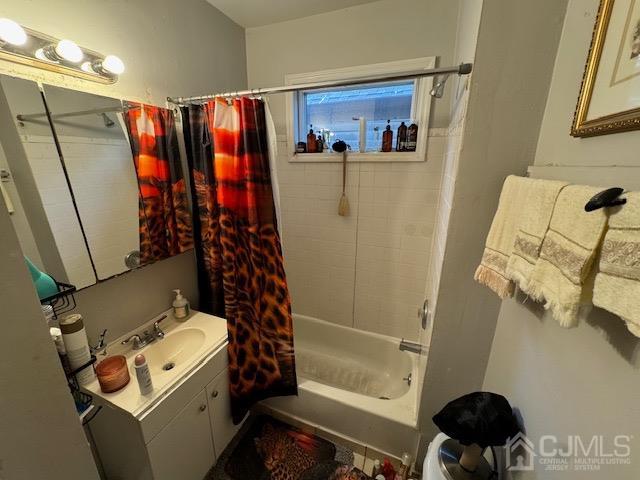 228 Hamilton Street New Brunswick, NJ 08901 - Photo 7 of 10 a bathroom with a toilet and shower