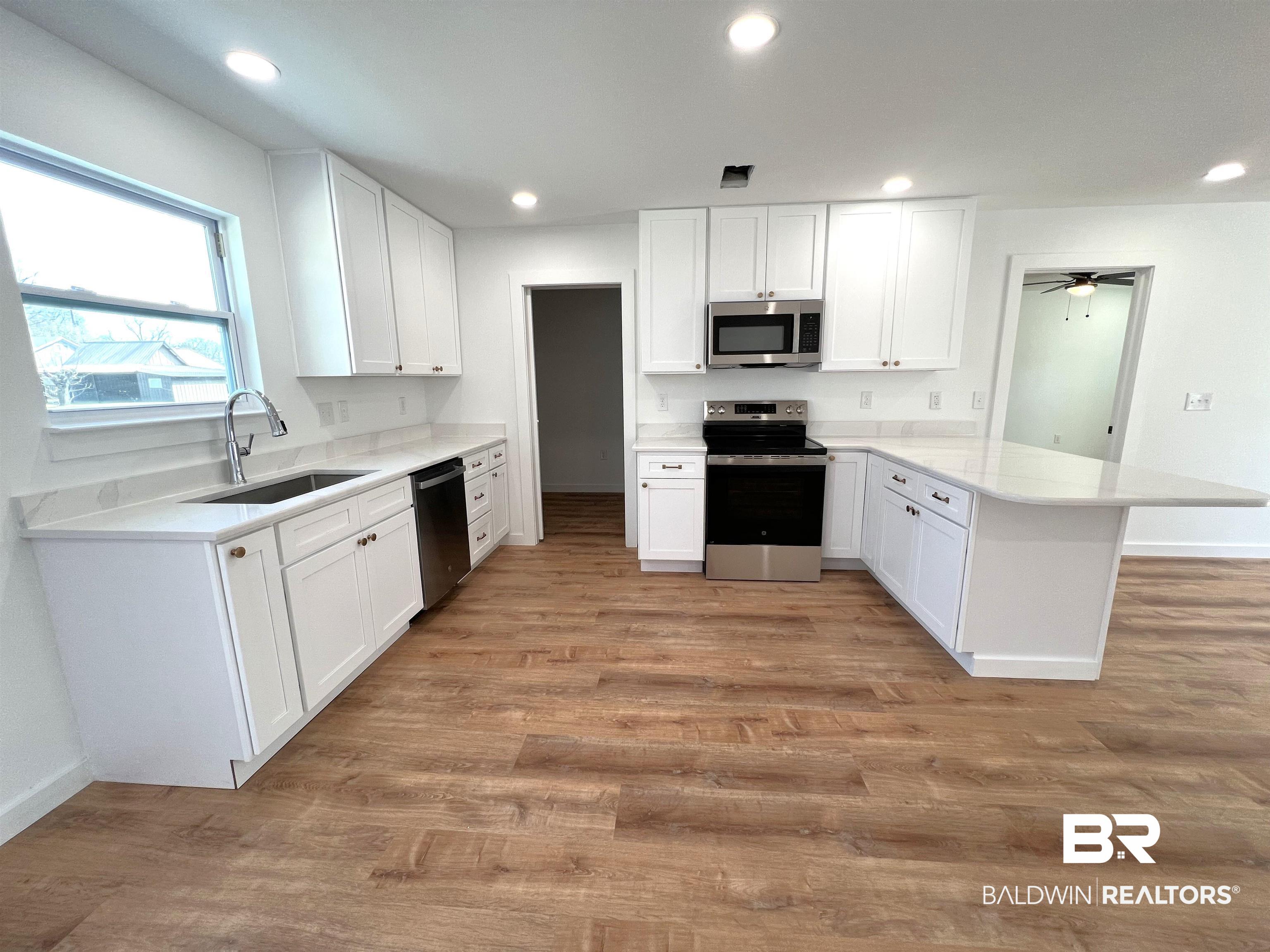 102 Earl Street Brewton, AL 36426 - Photo 10 of 27 Kitchen