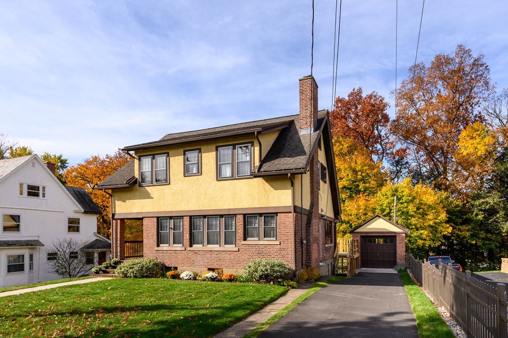73 Wellesley Road Holyoke, MA 01040 - Photo 3 of 42 Gallery Image 3