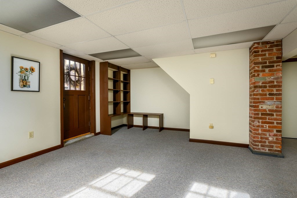 73 Wellesley Road Holyoke, MA 01040 - Photo 32 of 42 Gallery Image 32