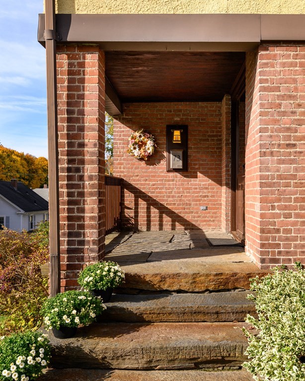 73 Wellesley Road Holyoke, MA 01040 - Photo 4 of 42 Gallery Image 4
