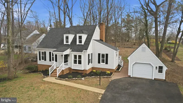 $749,000 | 7087 Westmoreland Drive, Warrenton, VA 20187