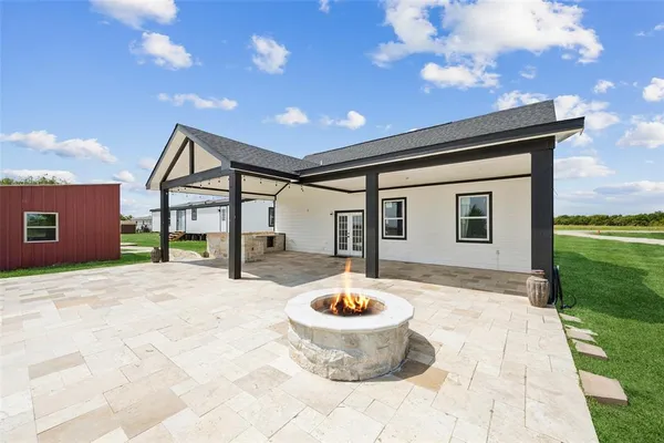 a front view of house with yard