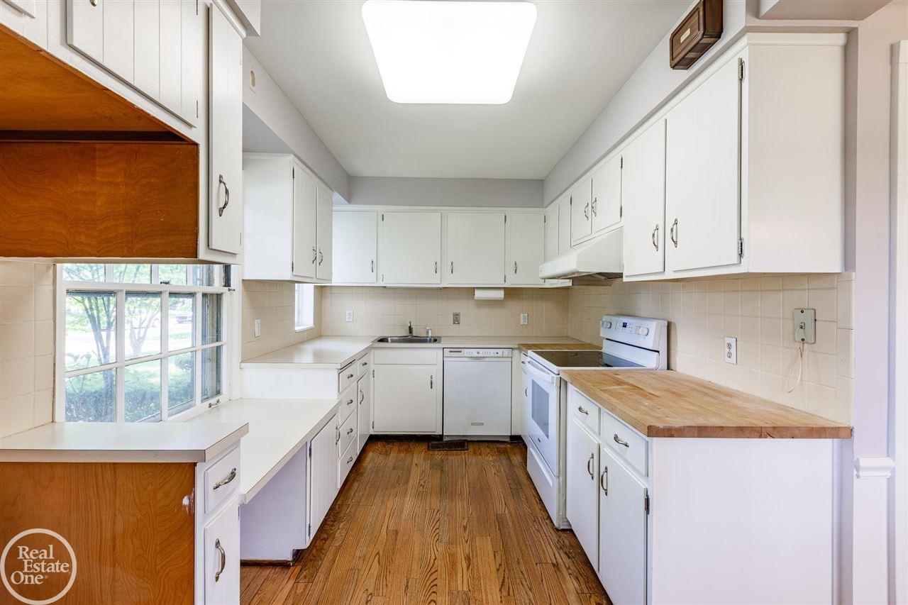 75 Handy Road Grosse Pointe, MI 48236 - Photo 17 of 46 50047805-16.JPG
