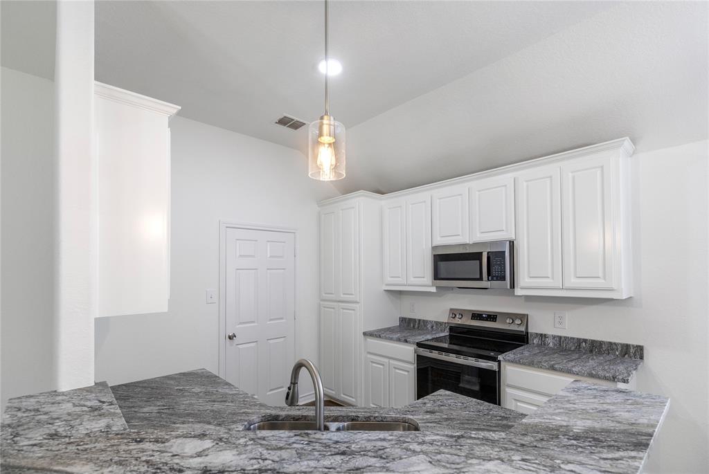 509 Mansfield Cardinal Road Kennedale, TX 76060 - Photo 5 of 26