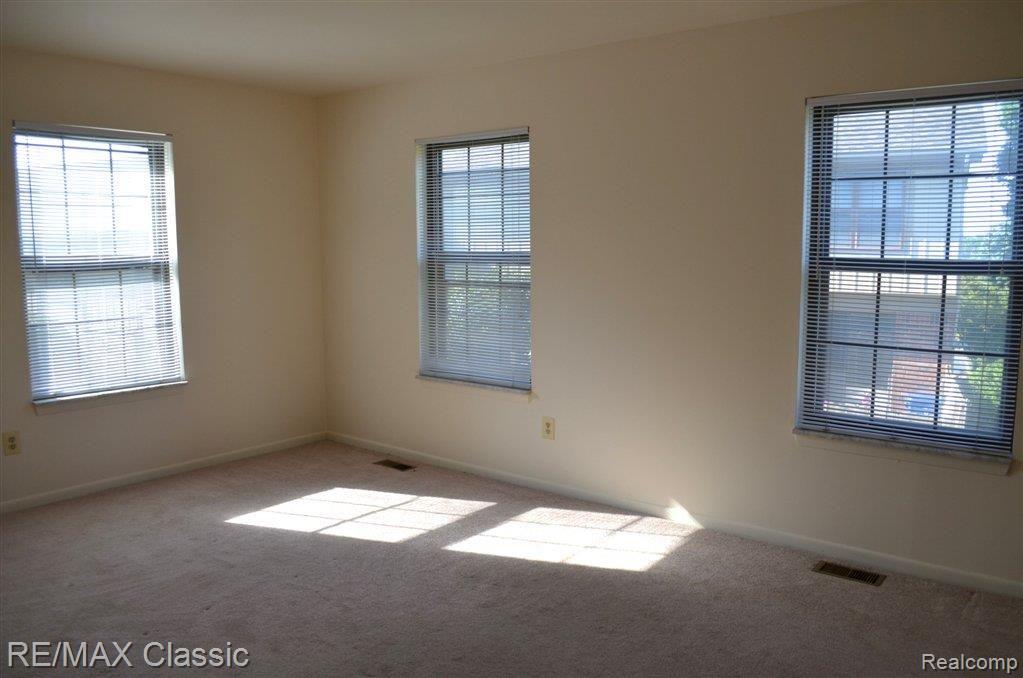 857 Langdon Court Rochester, MI 48307 - Photo 13 of 20 DSC_0040.JPG