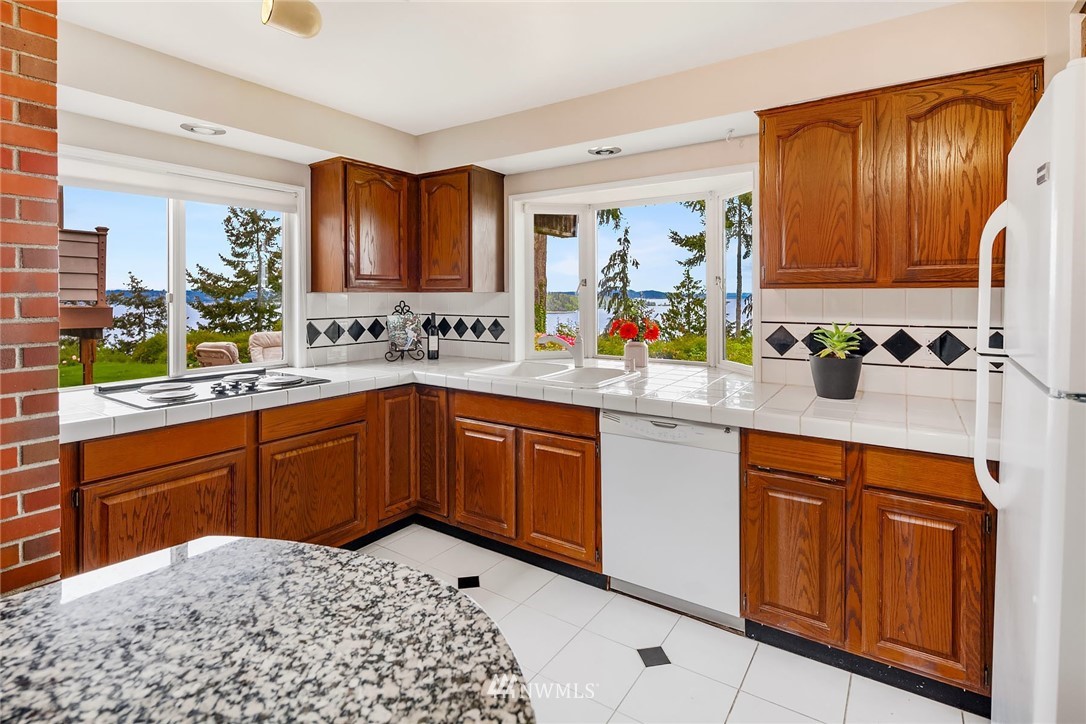 10770 Southwest Cowan Road Vashon, WA 98070 - Photo 13 of 25 Gallery Image 13