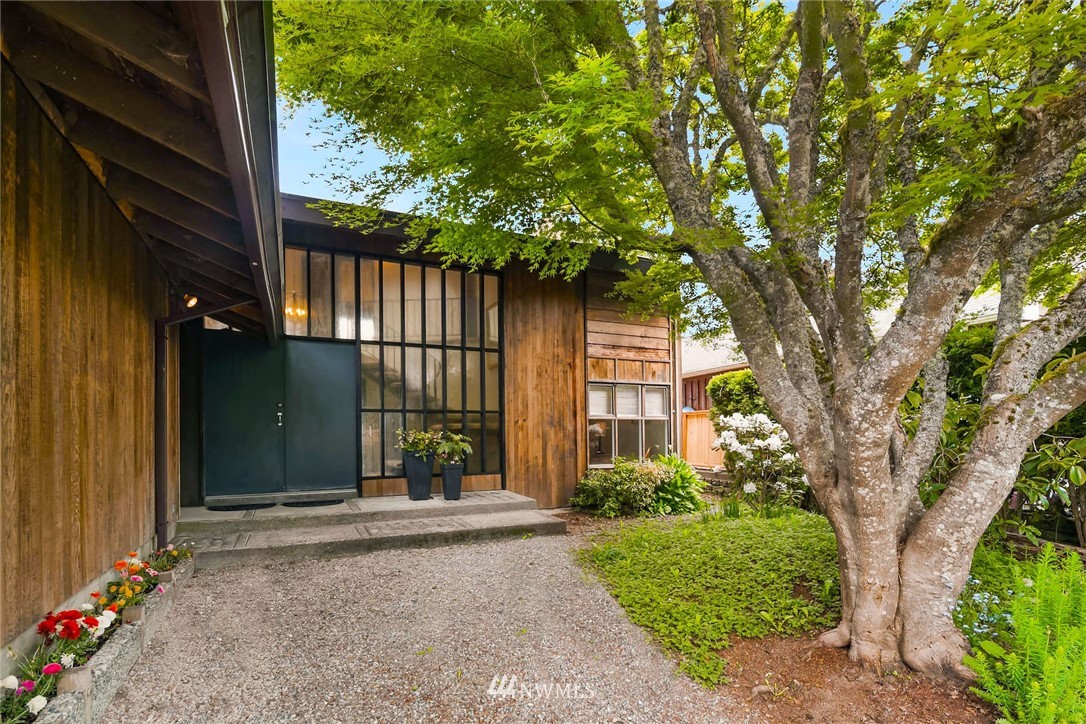 10770 Southwest Cowan Road Vashon, WA 98070 - Photo 4 of 25 Gallery Image 4