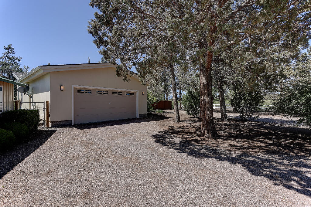 65190 Gerking Market Road Bend, OR 97703 - Photo 54 of 74 53