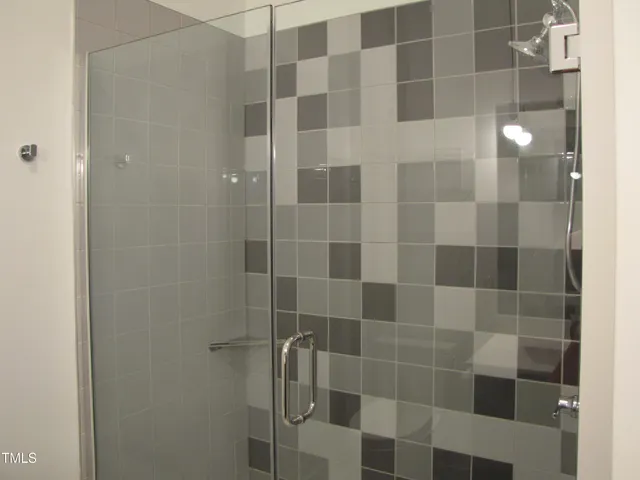 a close up view of a washer and dryer