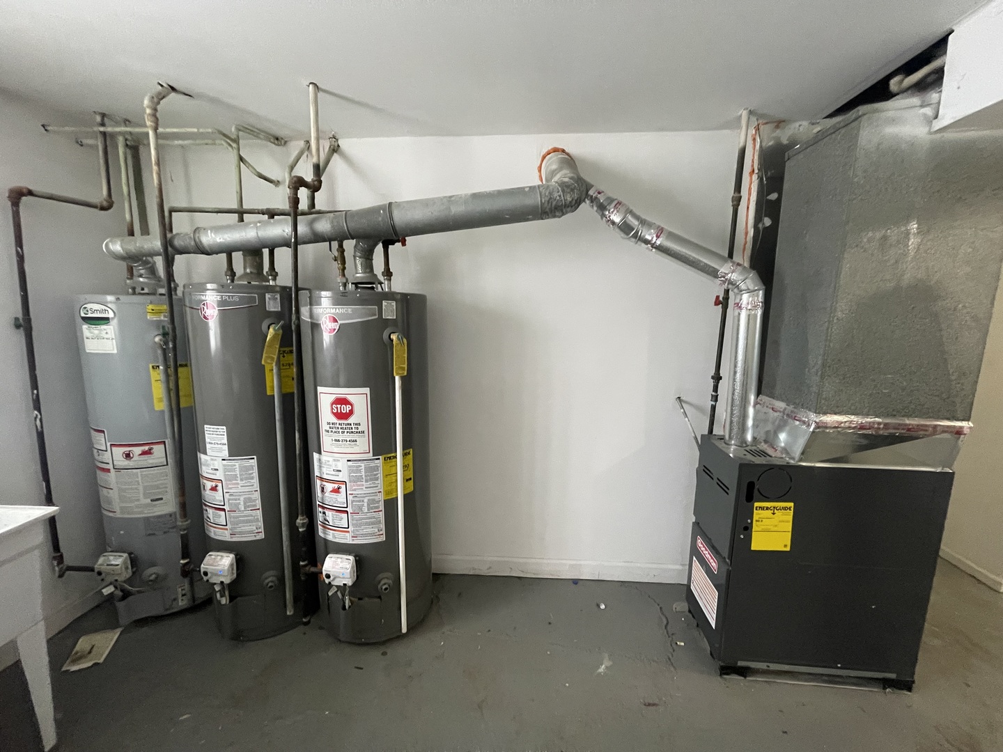 4155 West Roscoe Street Chicago, IL 60641 - Photo 4 of 11 a utility room with dryer and washer